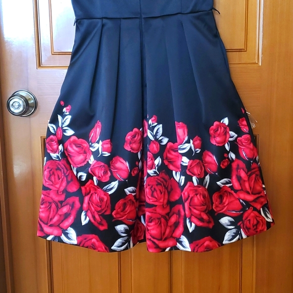 Beautiful White House Black Market Dress - Picture 3 of 8